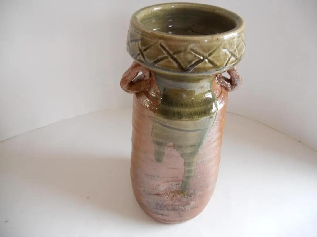 伊賀焼　耳付 壺 伊賀 ヴィンテージ 花瓶 花器 新品 未使用 です。