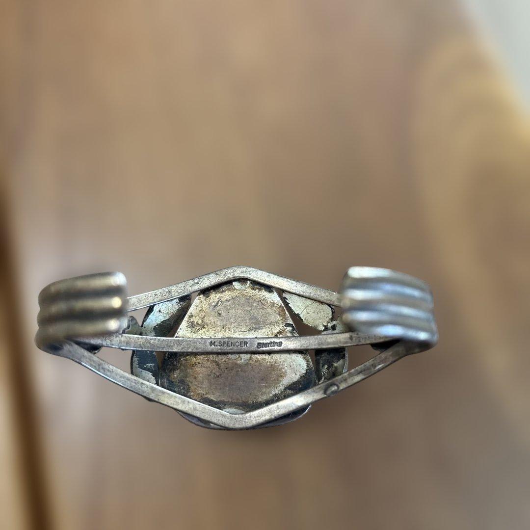 シルバー バングル 三角形の石 花の装飾