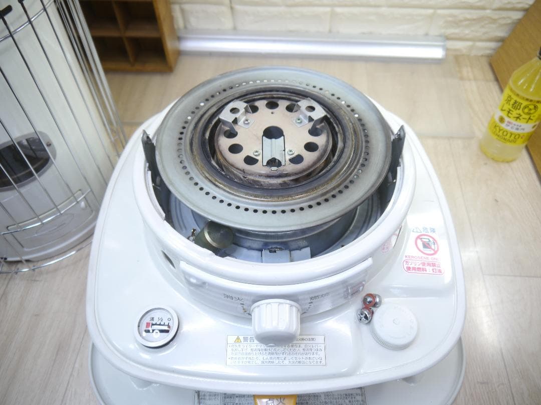 送料込み◆2013⑤◆コロナ　石油ストーブ　円筒形　ホワイト 安全ガード付き