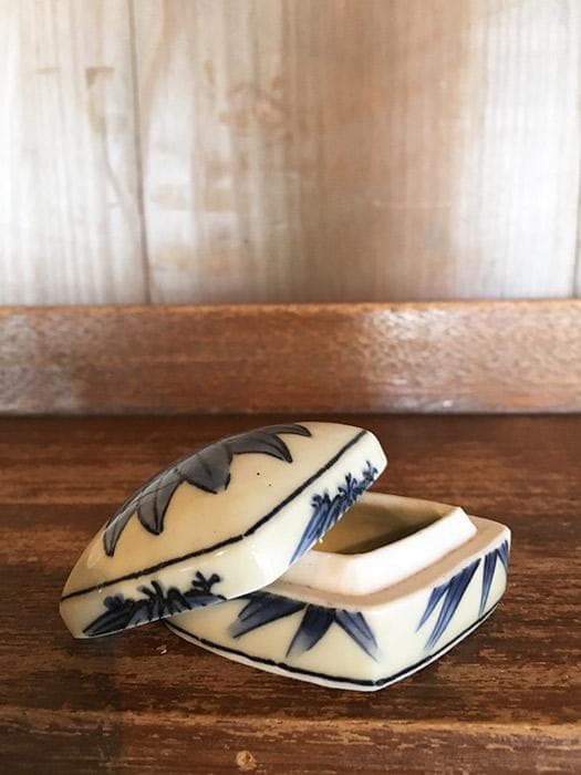 香合 菱形 笹りんどう 染付 銘あり 共箱付 中古 古物 19.01.12-1