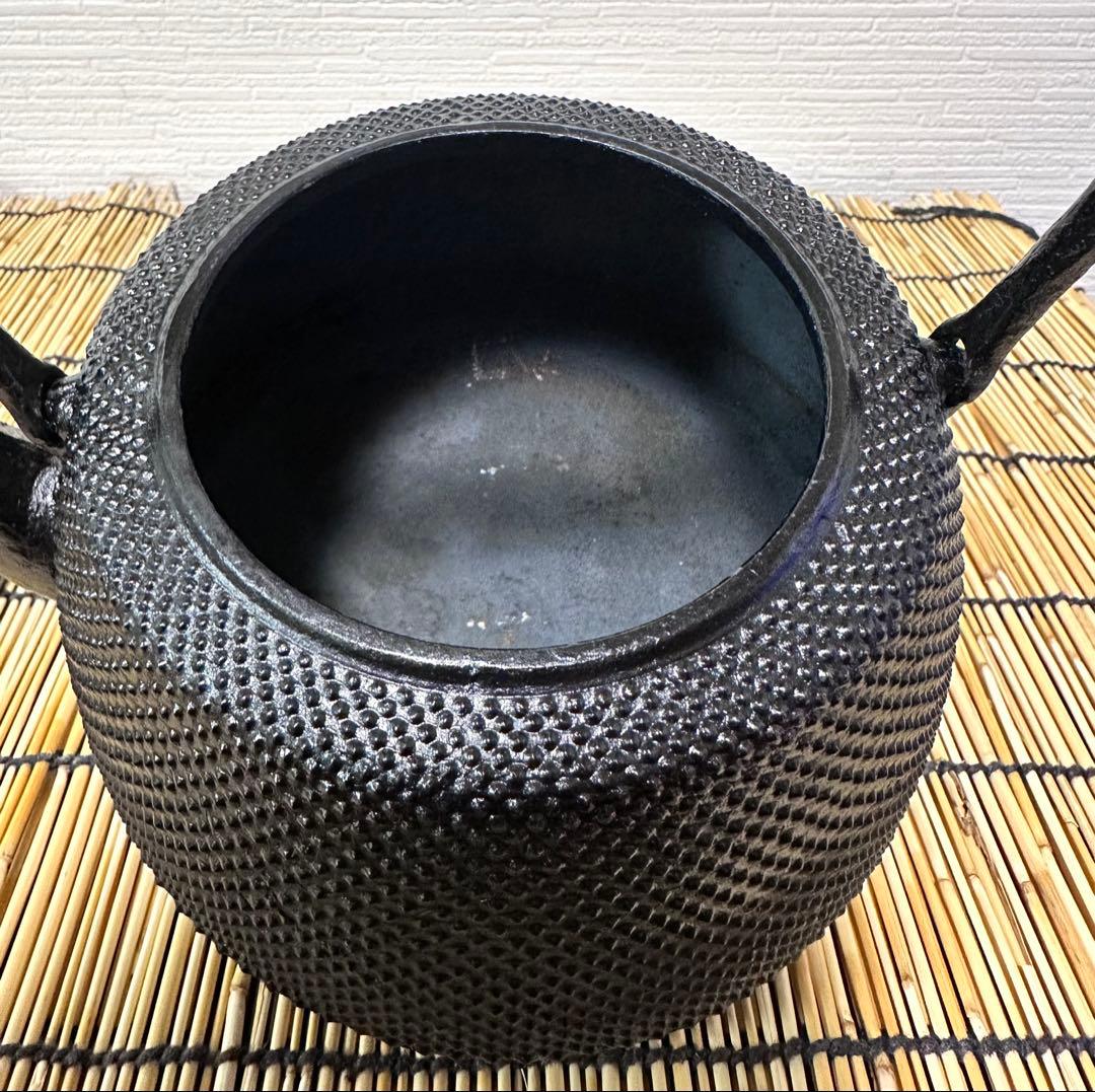 未使用品　南部岩鋳四代目清末作 　真作保証　１８型九重アラレ　南部鉄瓶