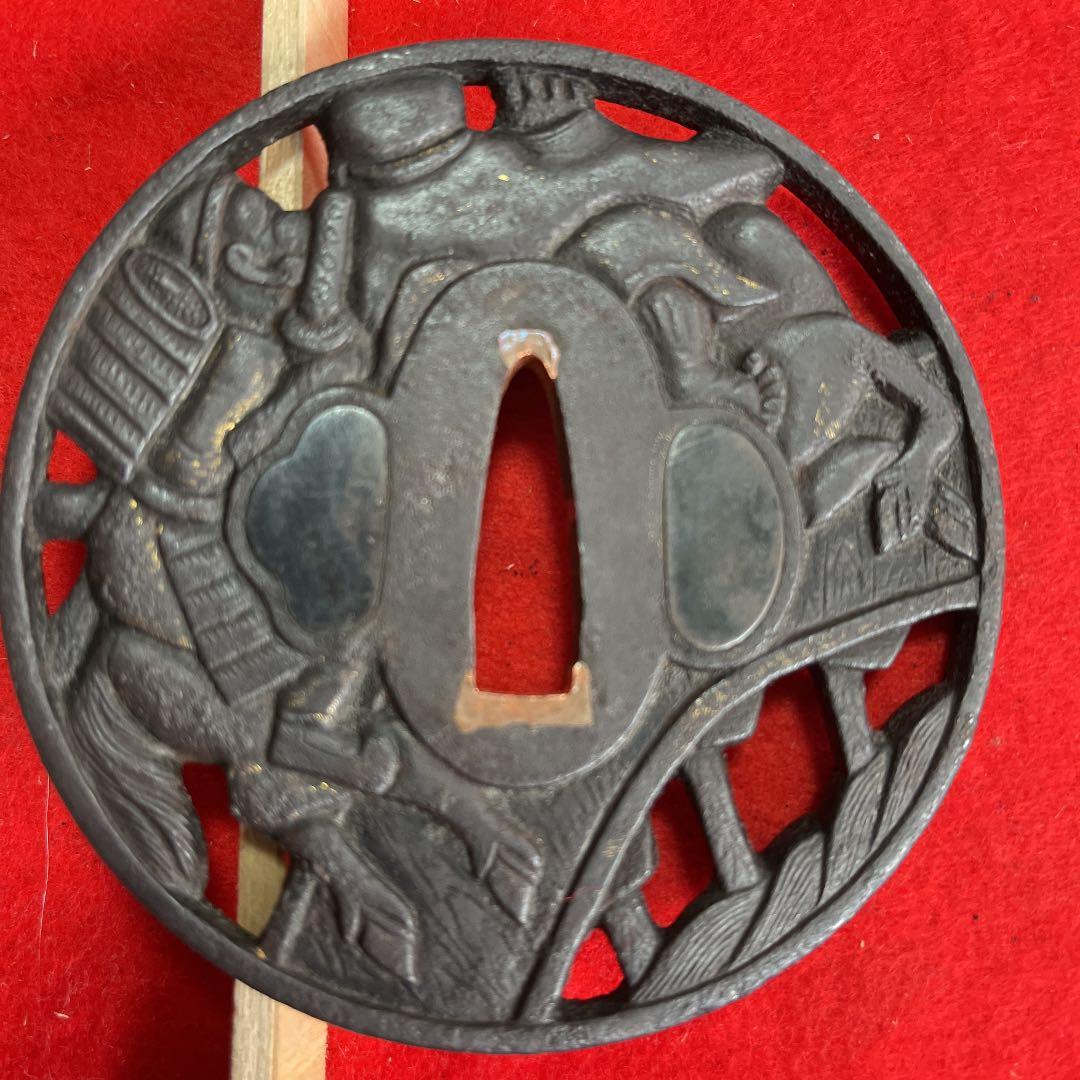 武者図透かし鉄鍔