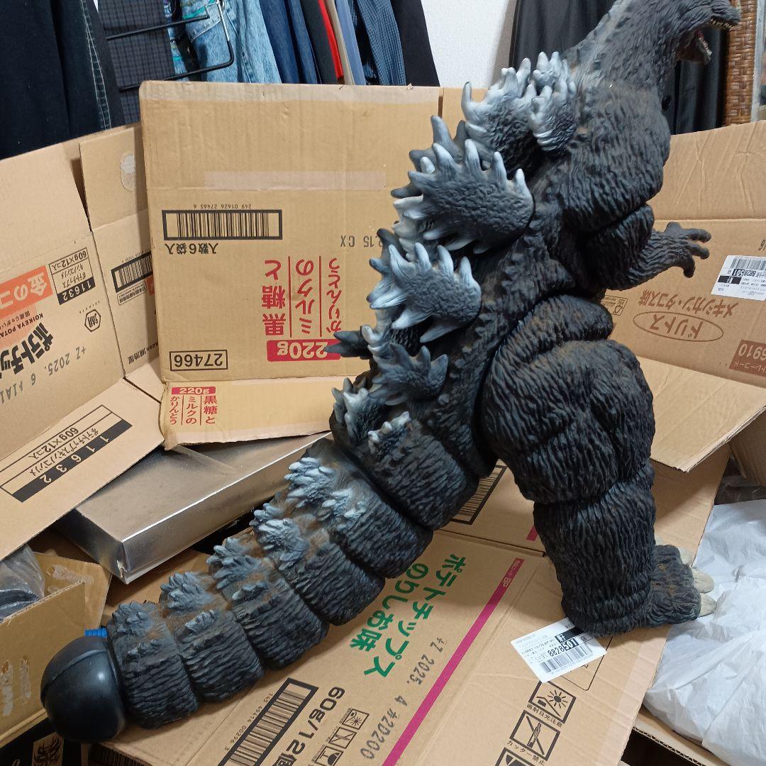ゴジラ フィギュア　全長　約85センチ