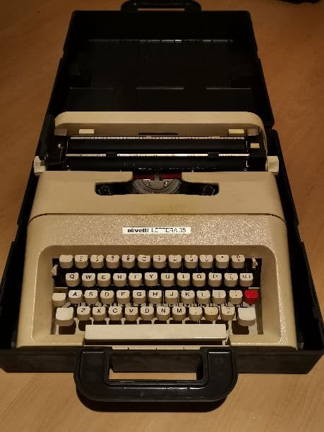Olivetti Lettera 35 タイプライター