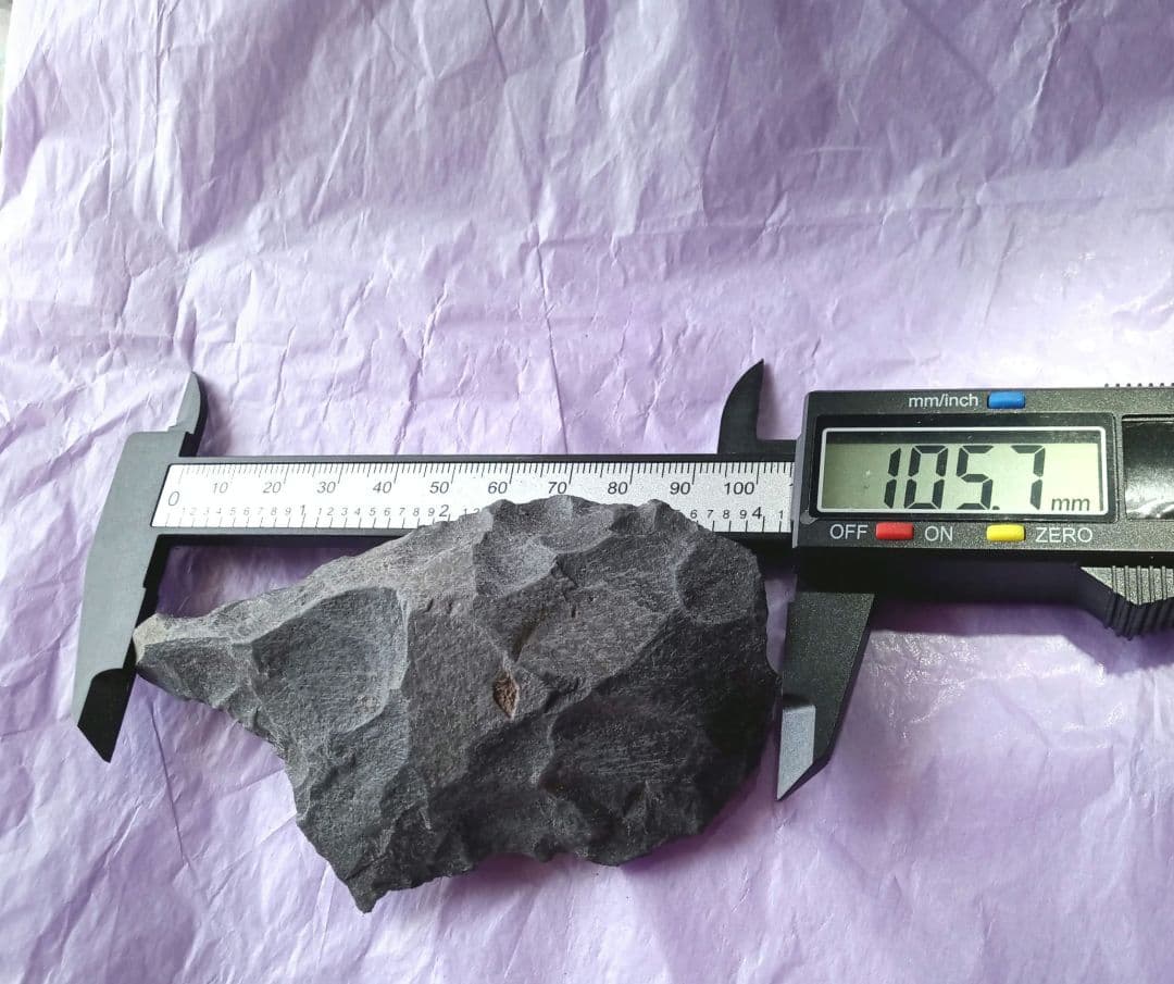 原始人 古い 石器 握槌 サヌカイト 模写