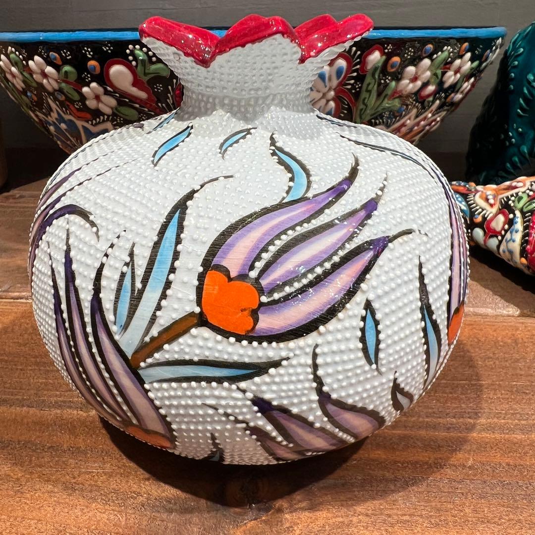 トルコ　ハンドメイド磁器　ザクロ置物