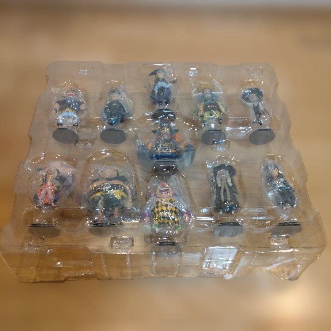 ワールドコレクタブルフィギュア PREMIUM　黒ひげ海賊団 & 赤髪海賊団