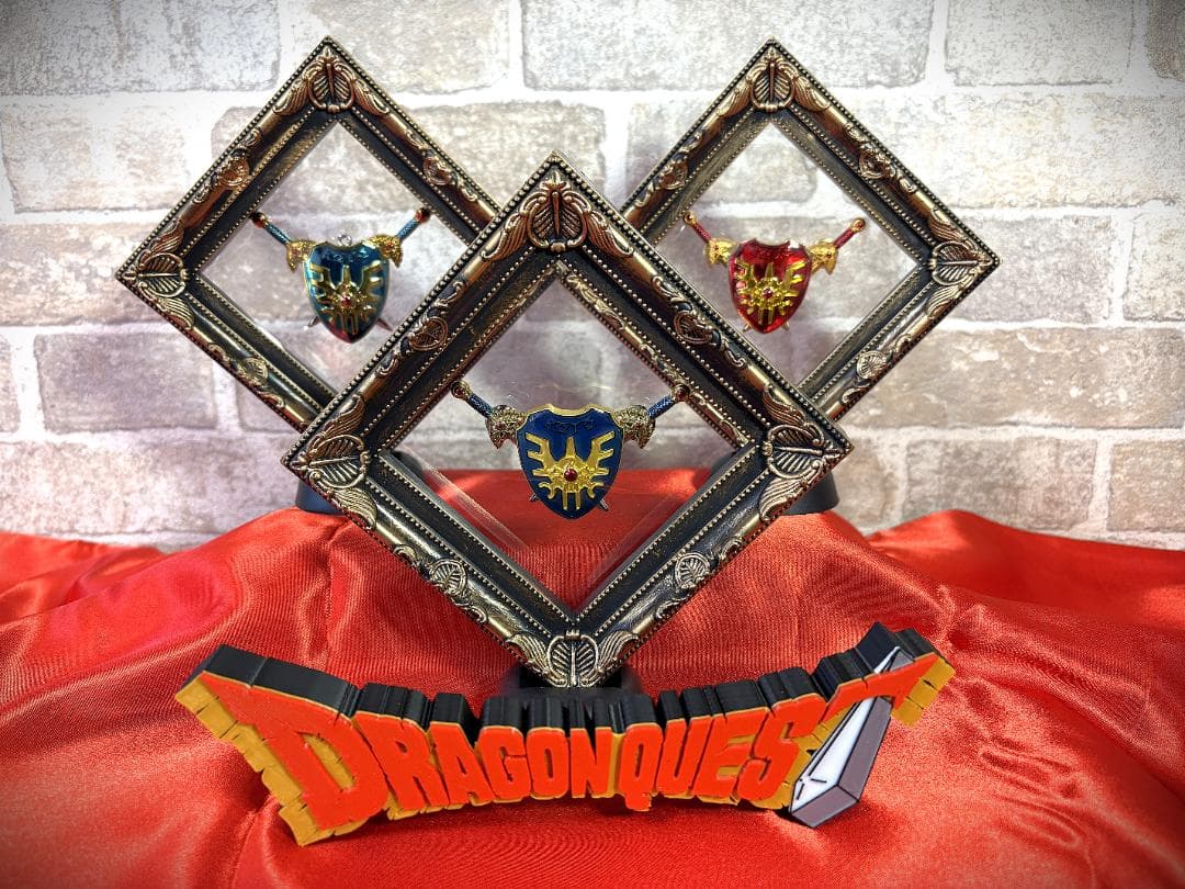 ドラゴンクエスト ロゴフィギュア＆各種ピンズまとめ売り