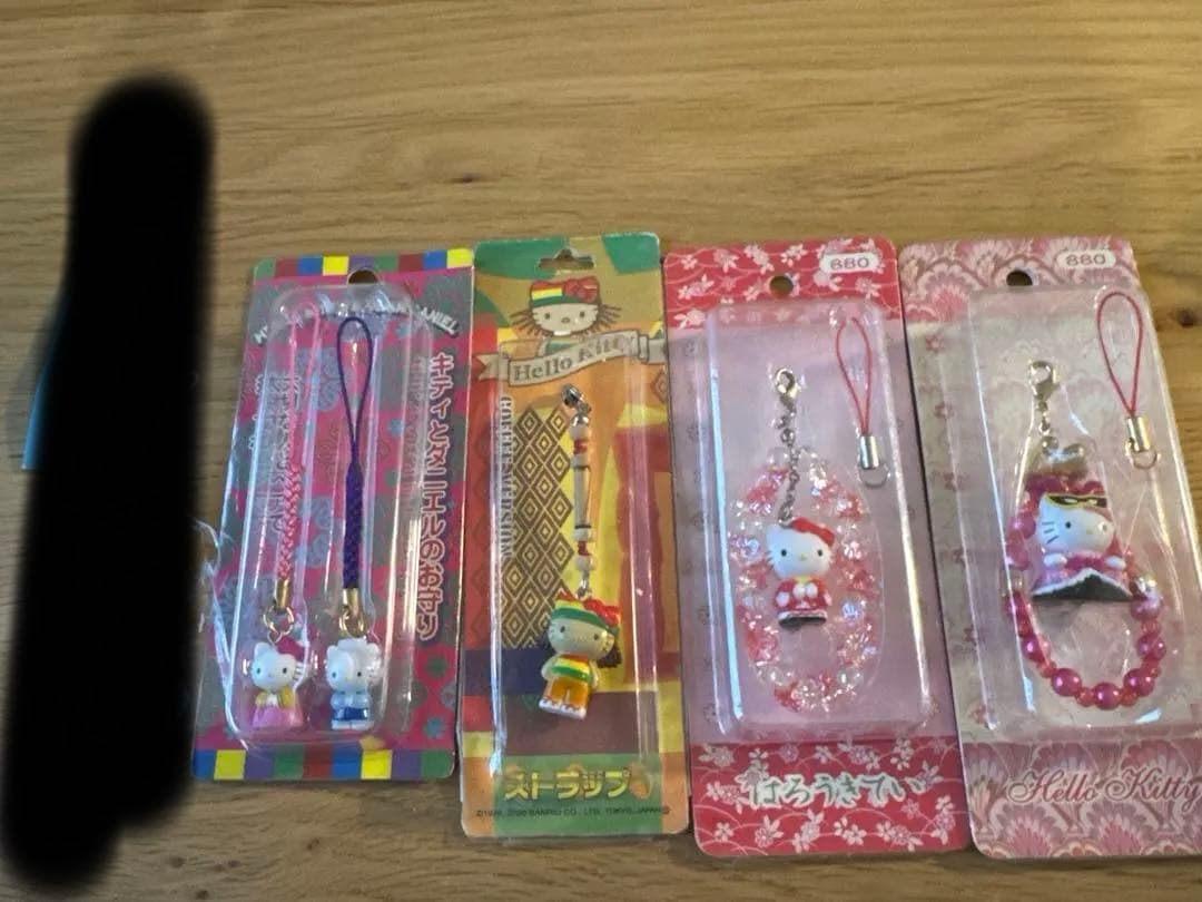 ハローキティ　レトロ　根付けセット　4個セット