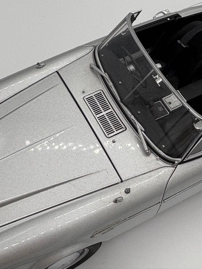 オートアート AUTOart DATSUN SR311 1967 1/18