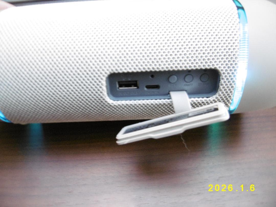 SONY SRS-XB33 ベージュ　美品　ケース付き①