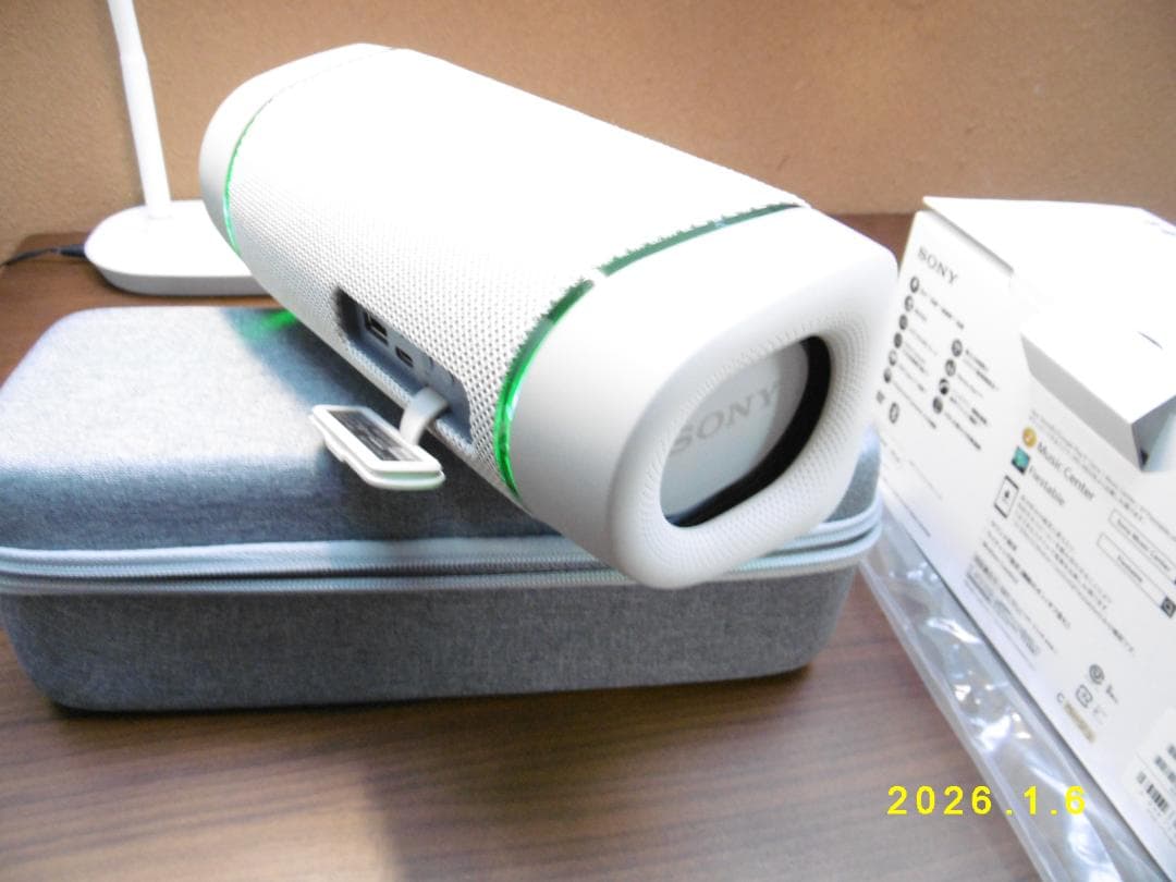 SONY SRS-XB33 ベージュ　美品　ケース付き①