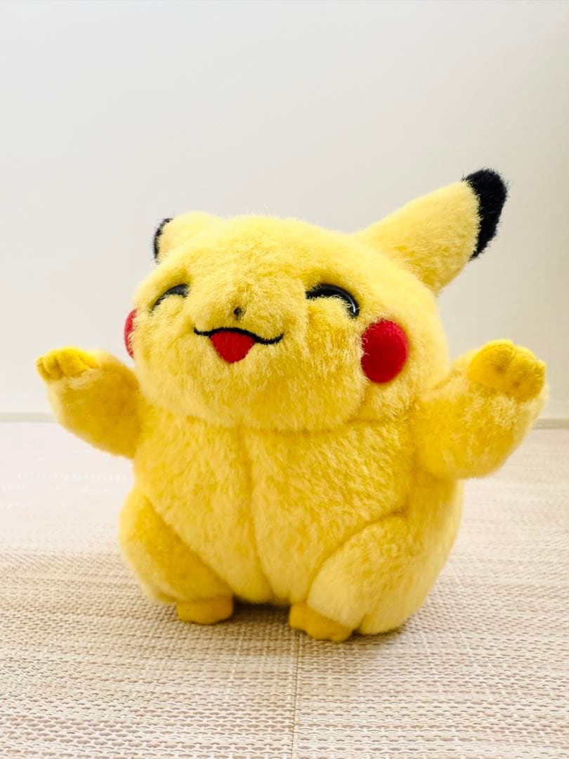 TOMY 初期 ピカチュウ ばんざい ぬいぐるみ