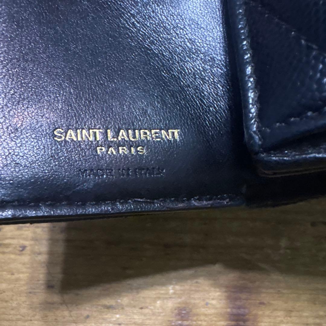 YSLのブラック二つ折り財布