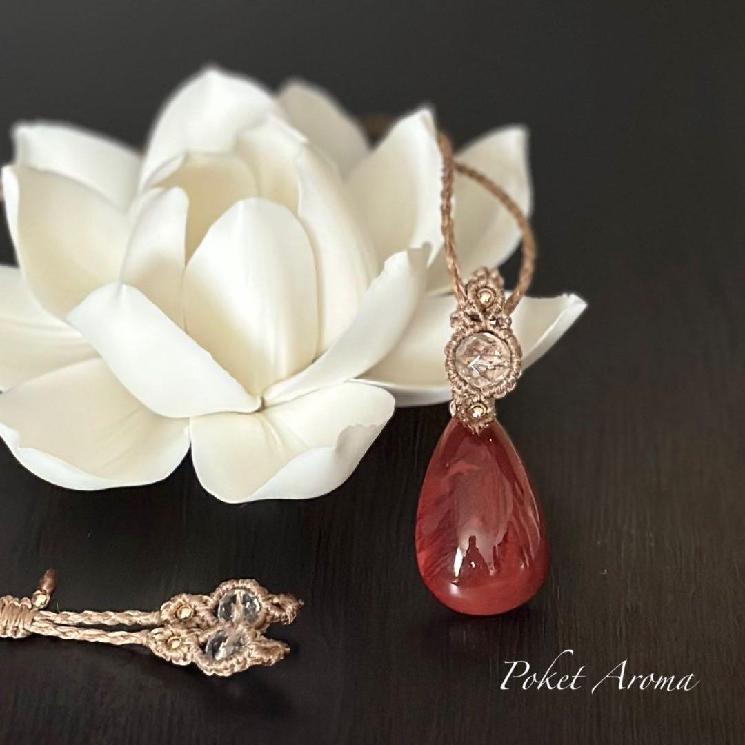 『紅景』アンデシンドロップと水晶のマクラメペンダントネックレス