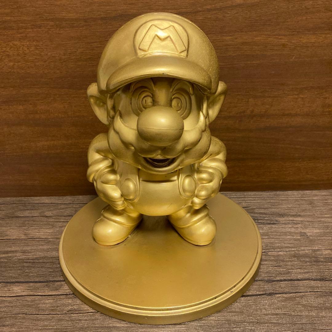 任天堂ゴールドマリオ　台座あり