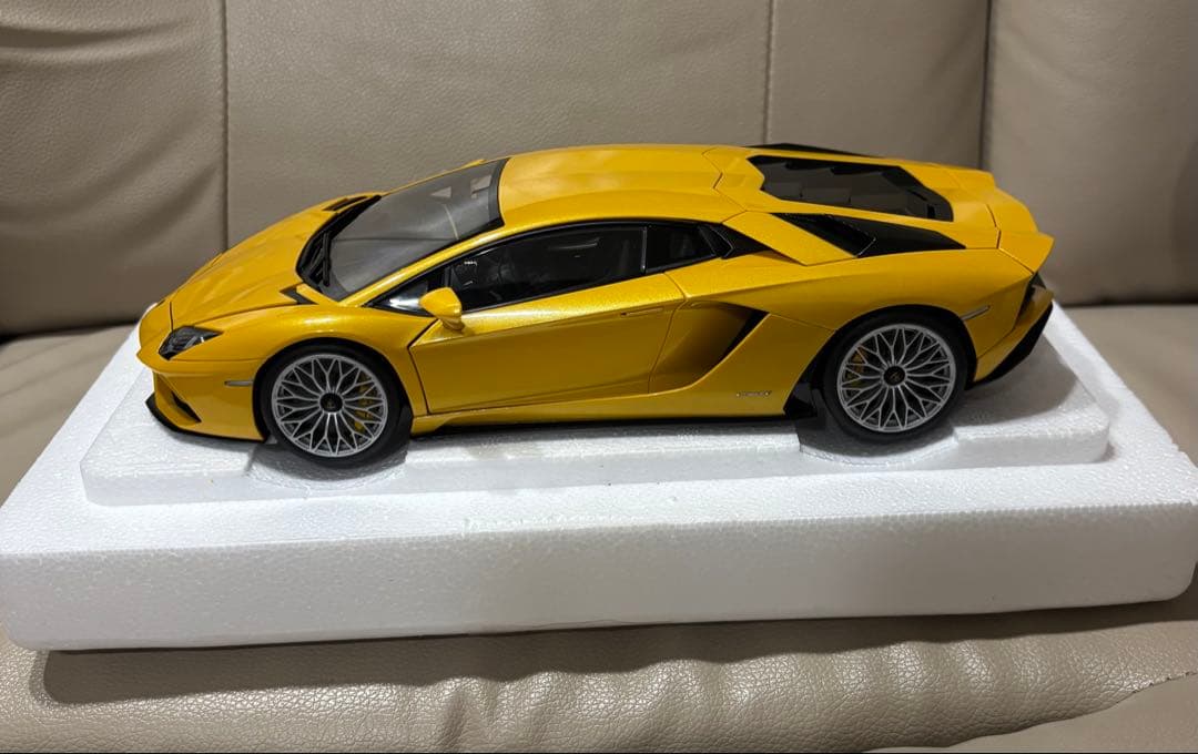 AUTOart オートアート 1/18ランボルギーニ アヴェンタドール