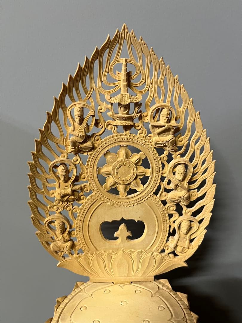 仏像　柘植　木彫　座釈迦　台座付　飛天光背　アクリルケース付き　18