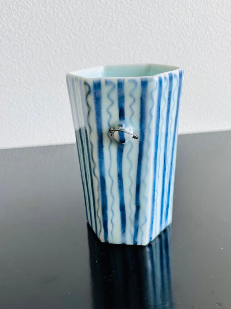 宮岡麻衣子　花月窯　よろけ縞文六角置き掛け花入　花器　陶芸　染付