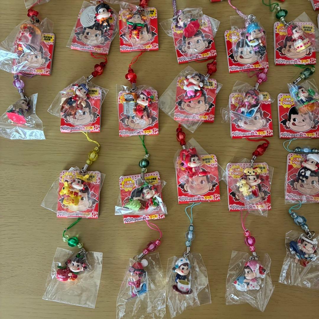 【新品未開封】ペコちゃん　43個セット　ご当地　ストラップ　キーホルダー