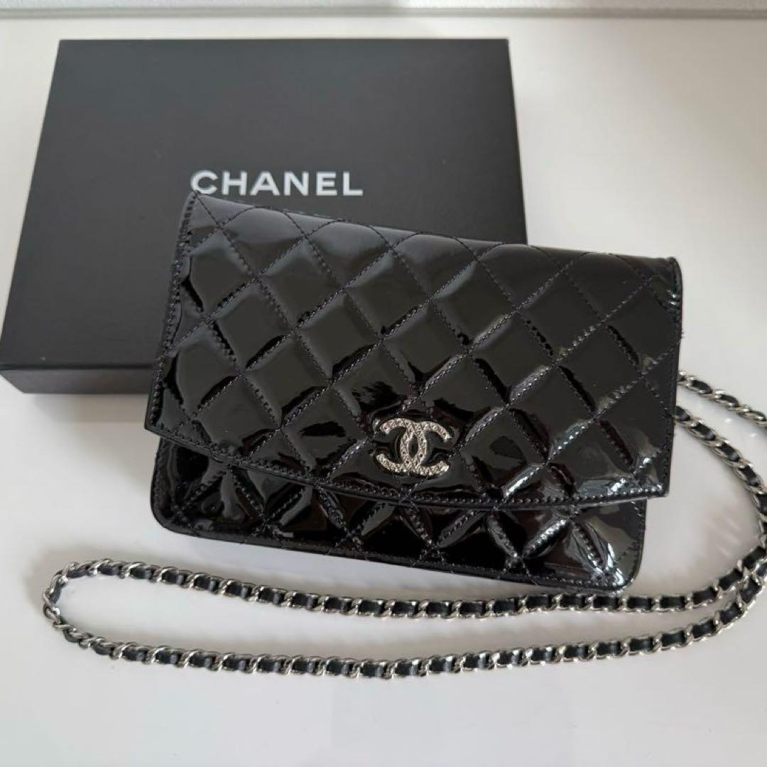 CHANEL シャネル　マトラッセ エナメルパテントレザー チェーン ウォレット