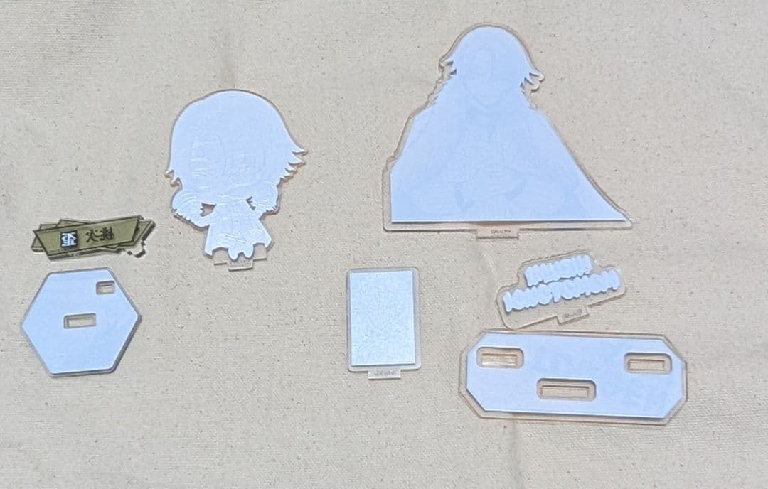 桃次歪 アクリルスタンド 缶バッジ