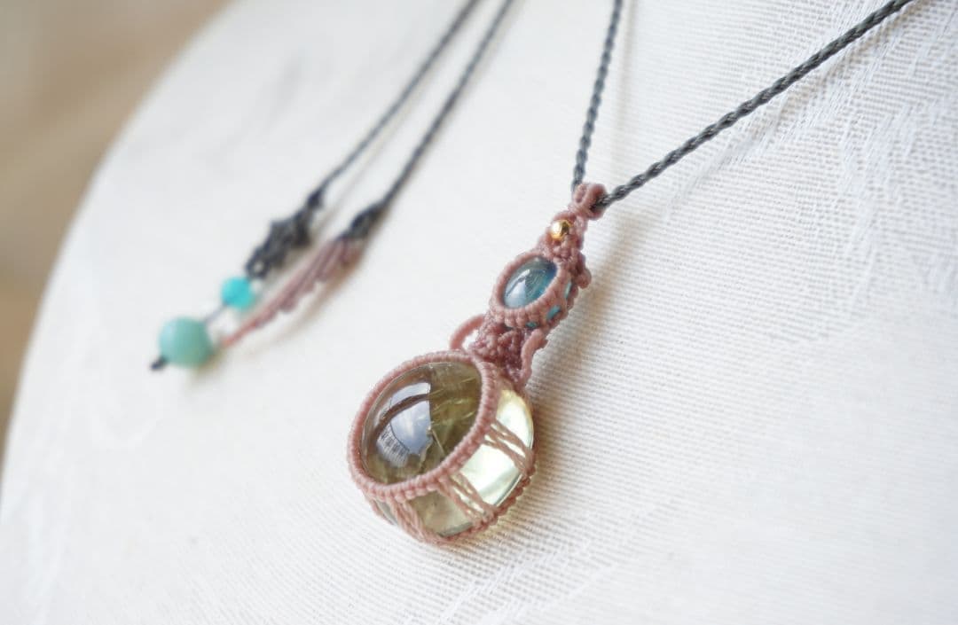 《山霞》グリーンアメジスト　グリーンカイヤナイト　マクラメ　ネックレス