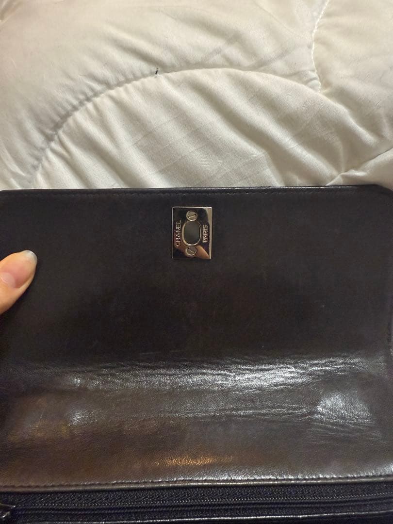 Chanel ブラック エナメル キルティング ハンドバッグ