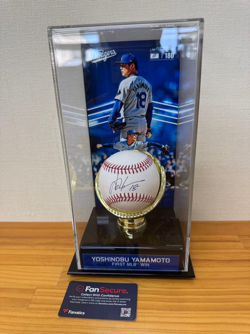MLB　初勝利記念 ドジャース 山本由伸投手 直筆サインボール 特製展示ケース付
