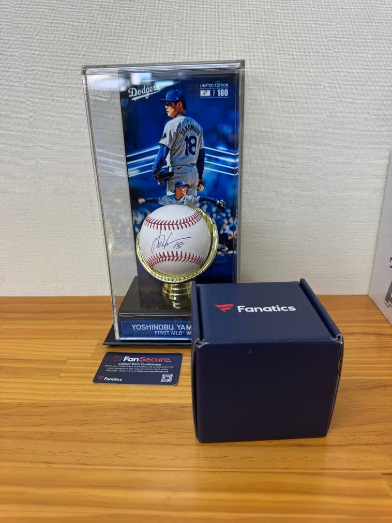 MLB　初勝利記念 ドジャース 山本由伸投手 直筆サインボール 特製展示ケース付