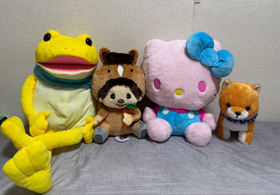 カエルのぬいぐるみ 大きめ スカーフ付き。4個のセットです。