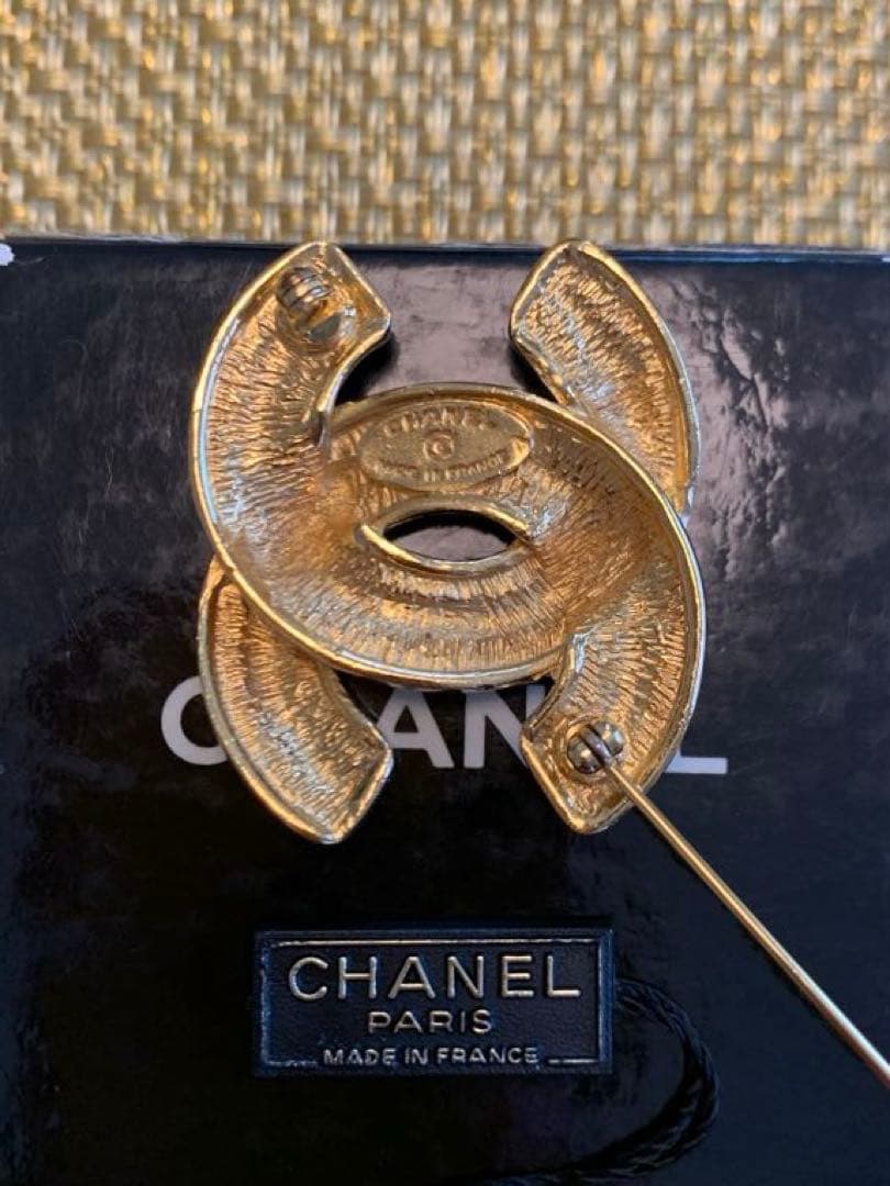 CHANEL ロゴブローチ 1153