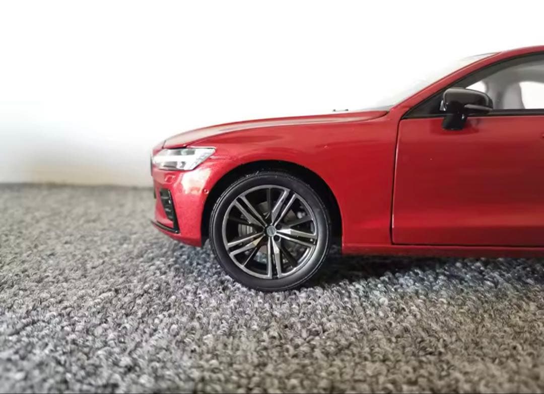 Volvo S60 1/18スケールモデルミニカー