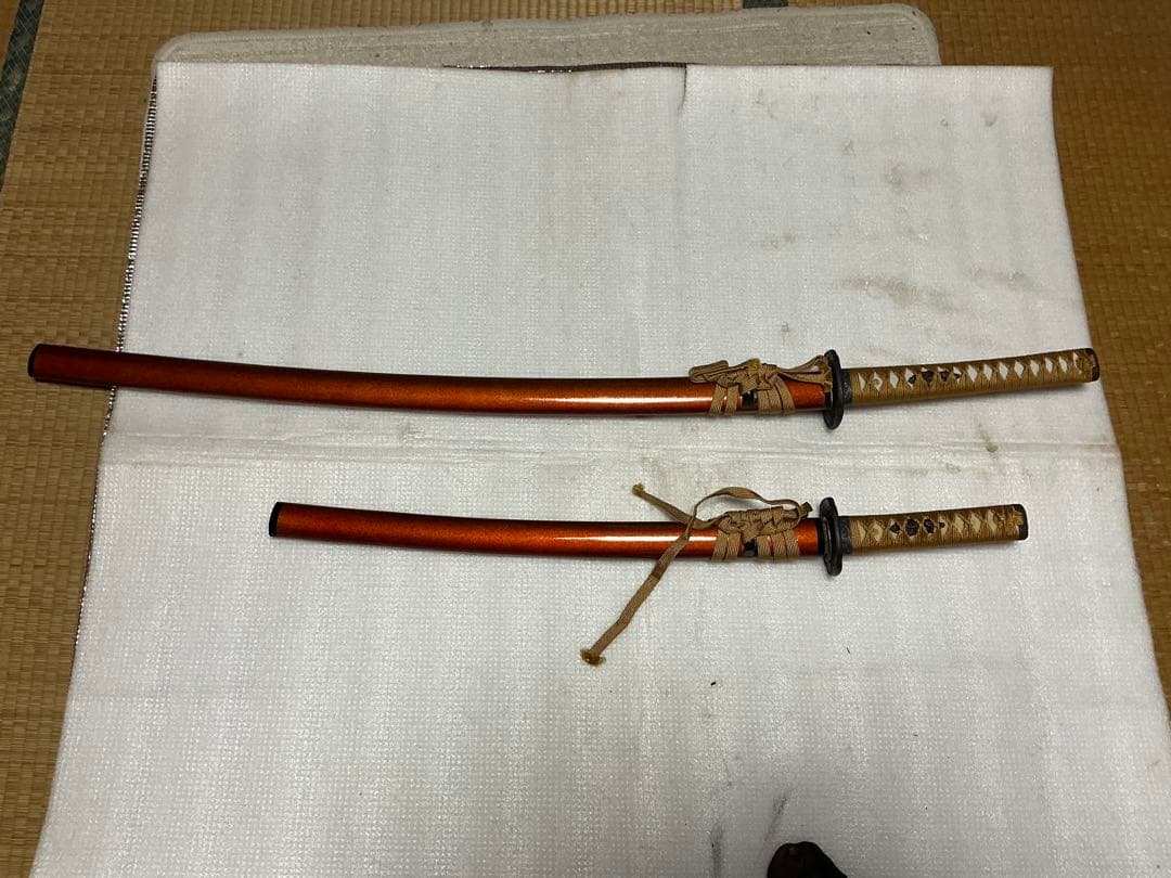模造刀二本組　布付き　刀立て無し【中古品　完全な模造刀となります】。