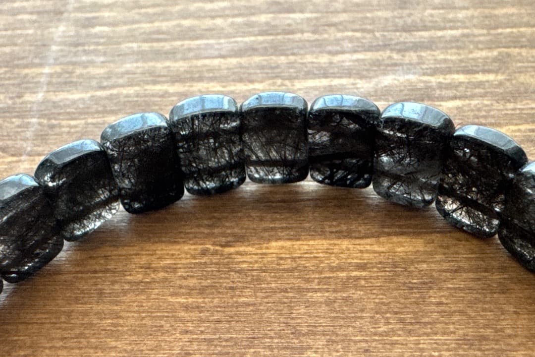 ブラックルチル バングル(ブレスレット)