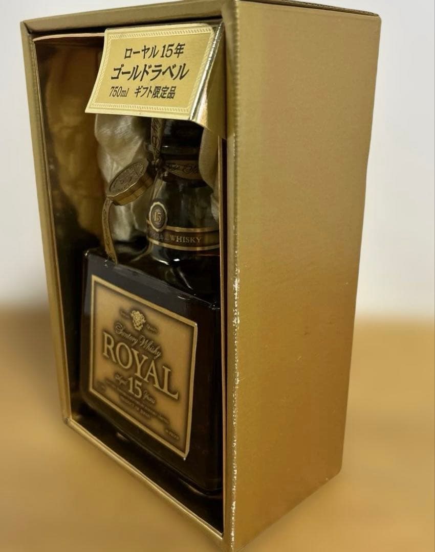 サントリーウイスキー ロイヤル 15年 ゴールドラベル 750ml ギフト限定品