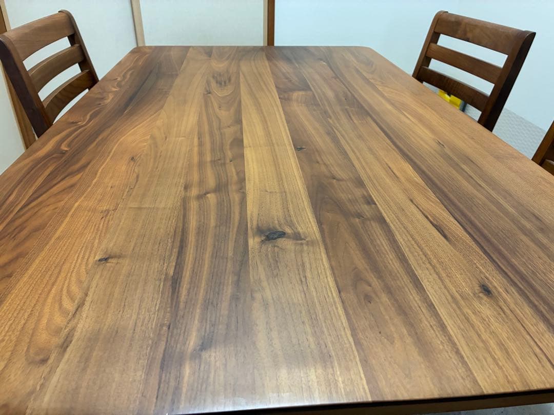 木製テーブルと4脚の椅子セット　ダイニングテーブル