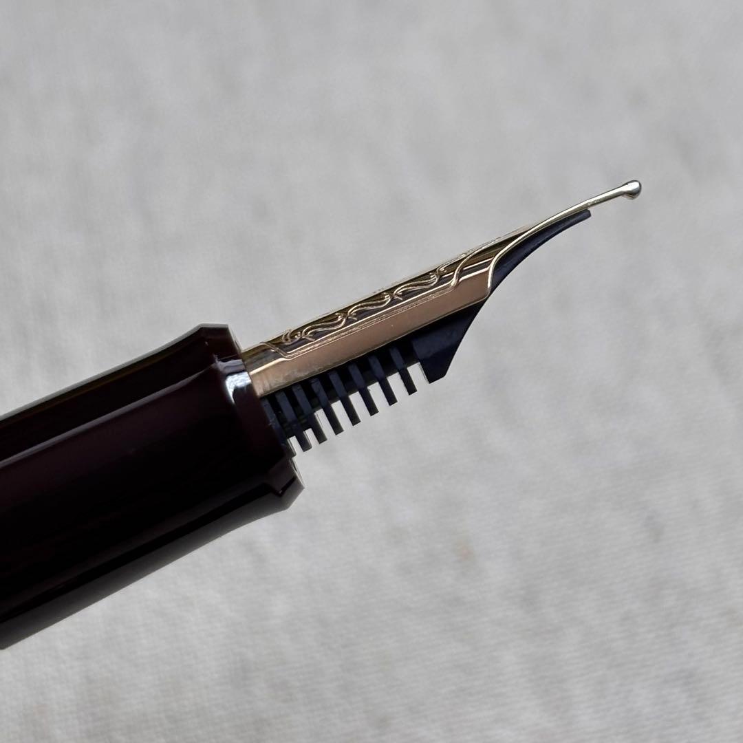 ✴︎PILOT✴︎パイロットCUSTOM カスタム ８２３　14K 585 B太字