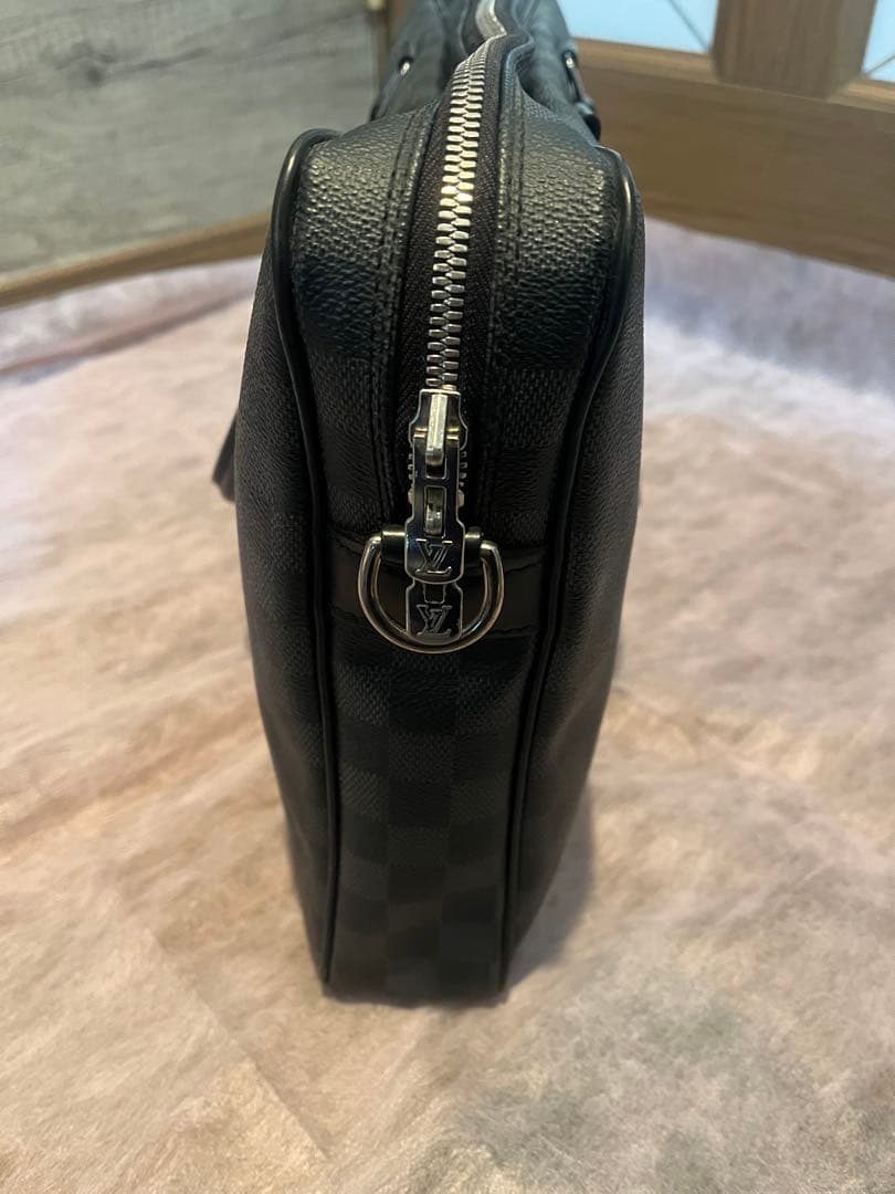 LOUIS VUITTON　ビジネスバック