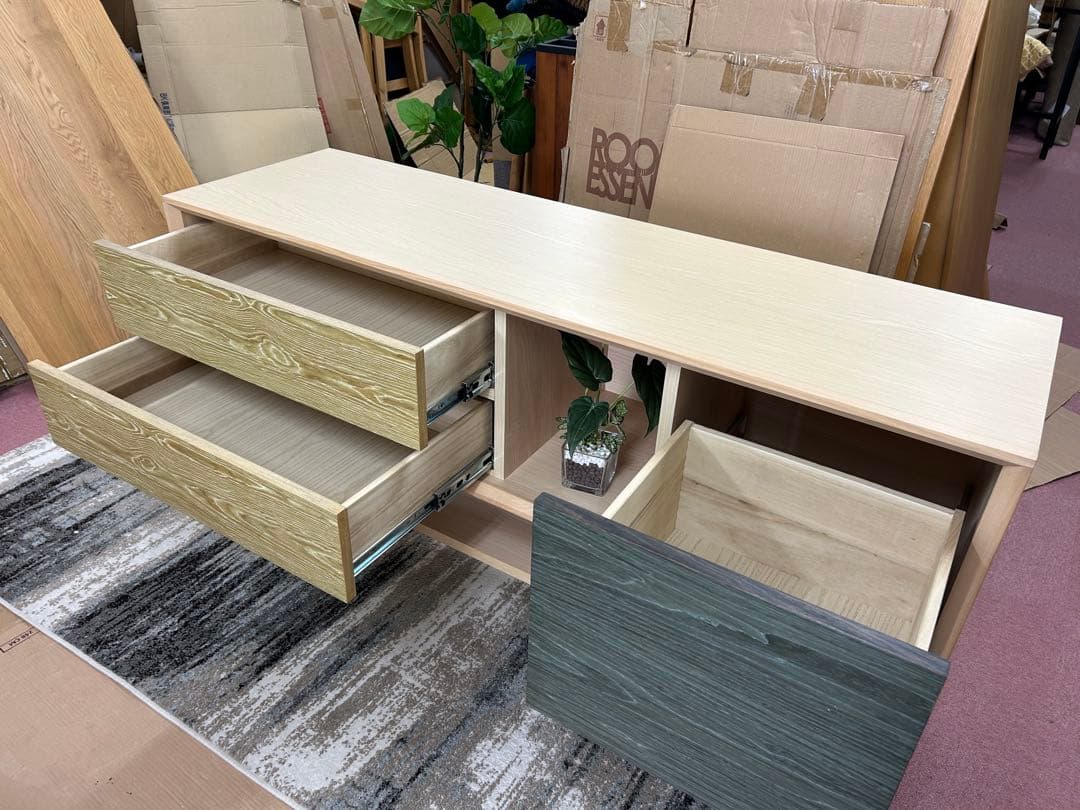 モデルルーム展示品メイプル色のキャビネット