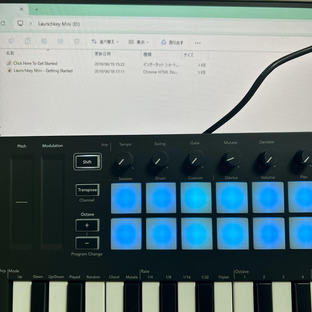 Novation Launchkey Mini MK3 MIDIコントローラー