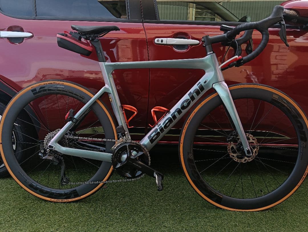 ビアンキ　Bianchi　アリア　105 電動　di2　ロードバイク　disc