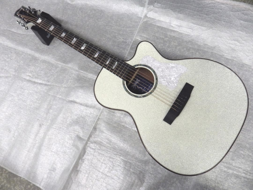 限定品　Sヤイリ　ラメ入り塗装　エレアコギター　YATK-1400EC/WHG