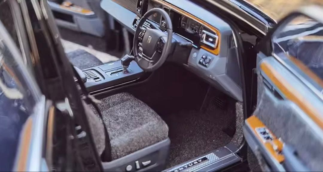 LCD 1:18 TOYOTA センチュリー 合金製 フルオープンカーモデルカー