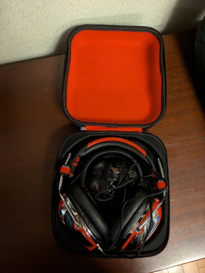 フェラーリ ヘッドホン