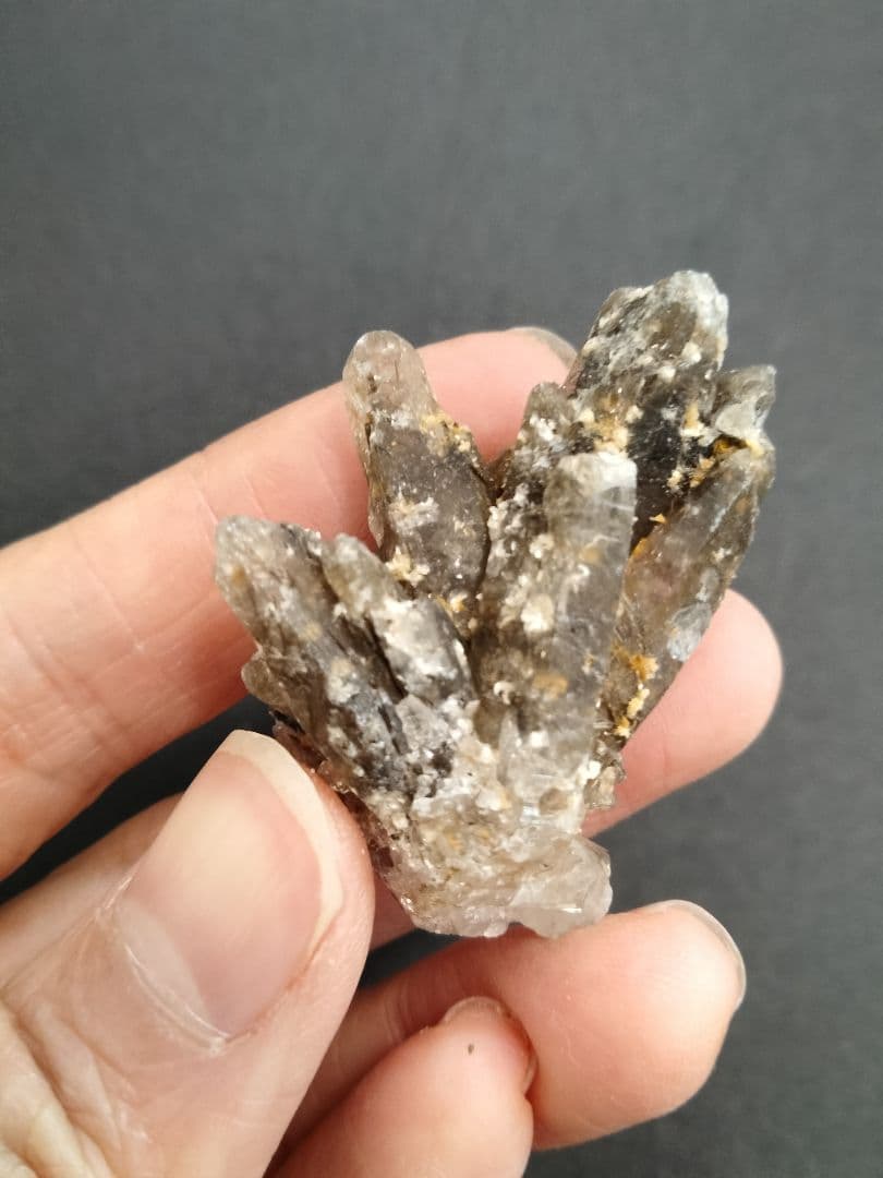 国産鉱物　インクルージョン山梨県　塩山竹森山　天然水晶　　トルマリン入り水晶