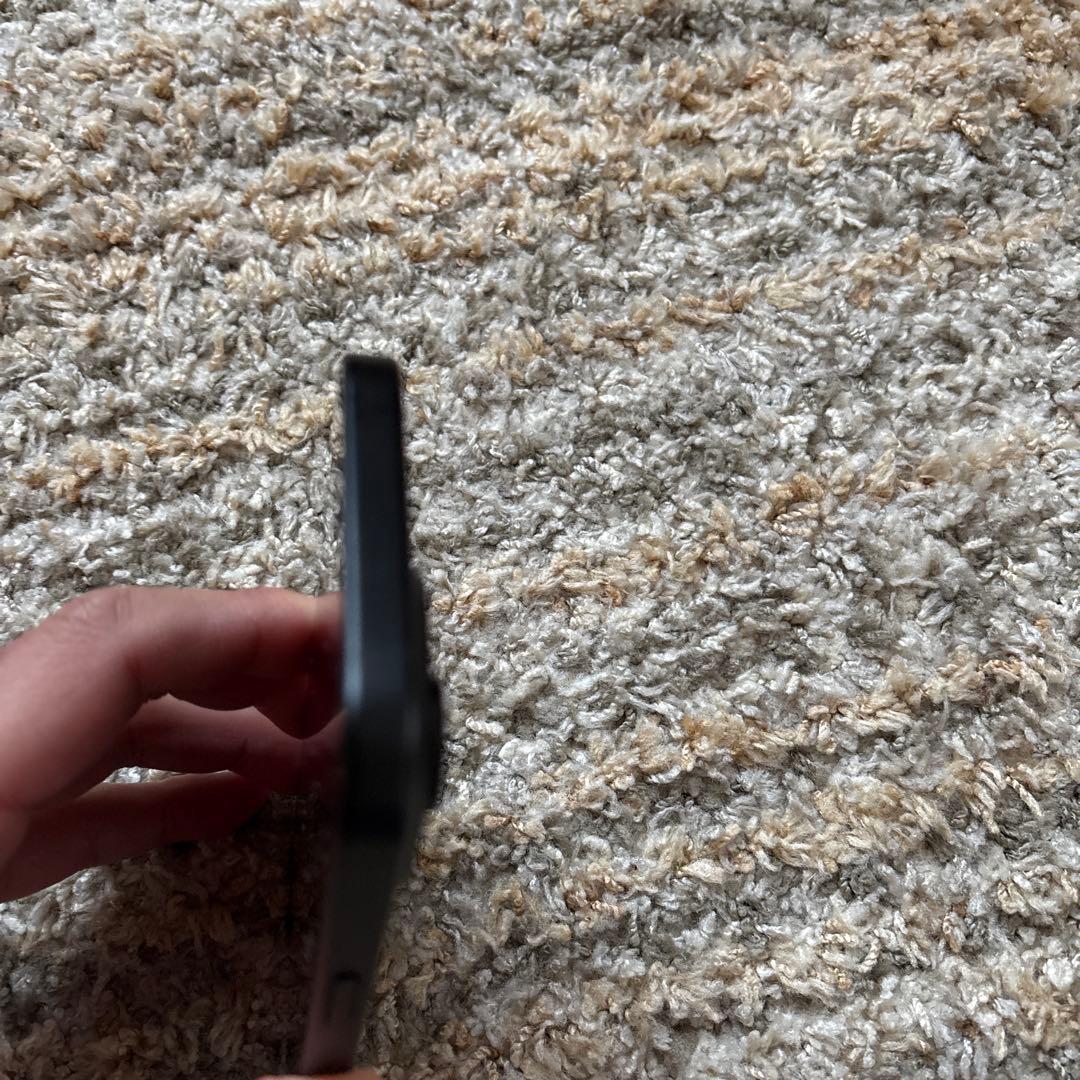 iPhone 15 128GB ブラック 本体　バッテリー88%