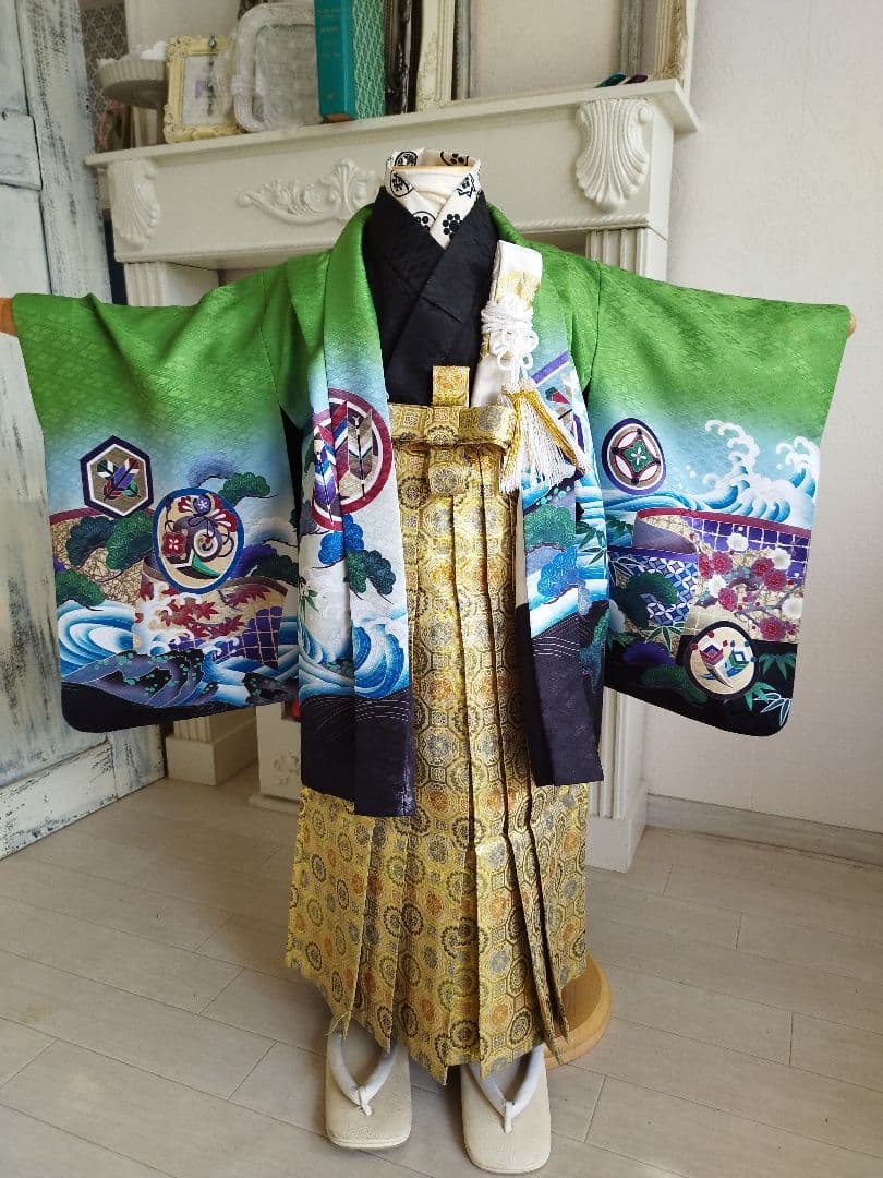 グリーン系の羽織りに金の袴が格好良い☆男の子七五三５歳