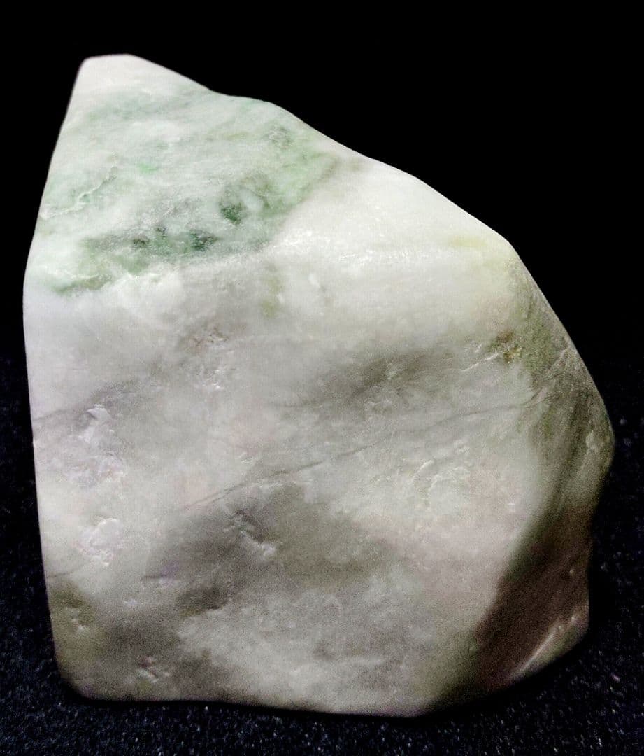 ★翡翠原石★糸魚川硬玉【小滝・2面カット磨き474ｇ】