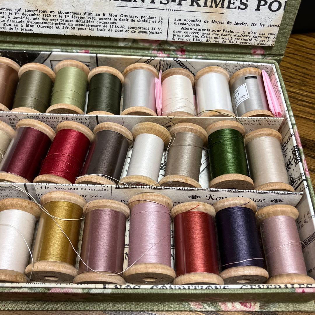 こうの早苗さんの糸セットとカルトナージュです